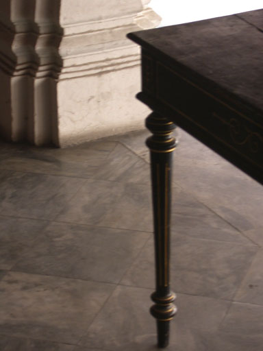 Tischbein . table-leg