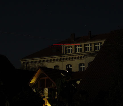 Nachthimmel mit Gymnasium